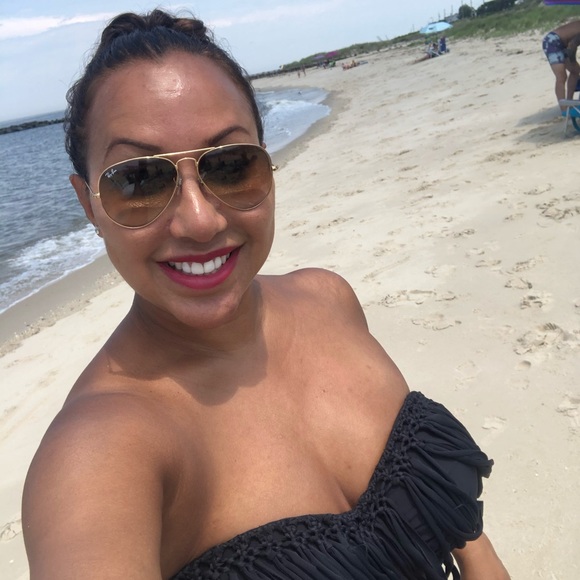 Meet your Posher, Liz - Picture 3 of 4